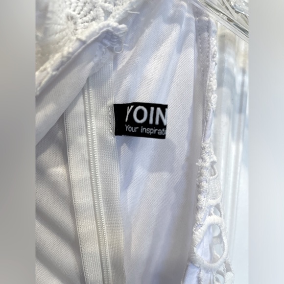 NWOT YOINS White Lace Sleeveless Lined Halter Back Zip Midi Dress - Size L - Picture 3 of 6